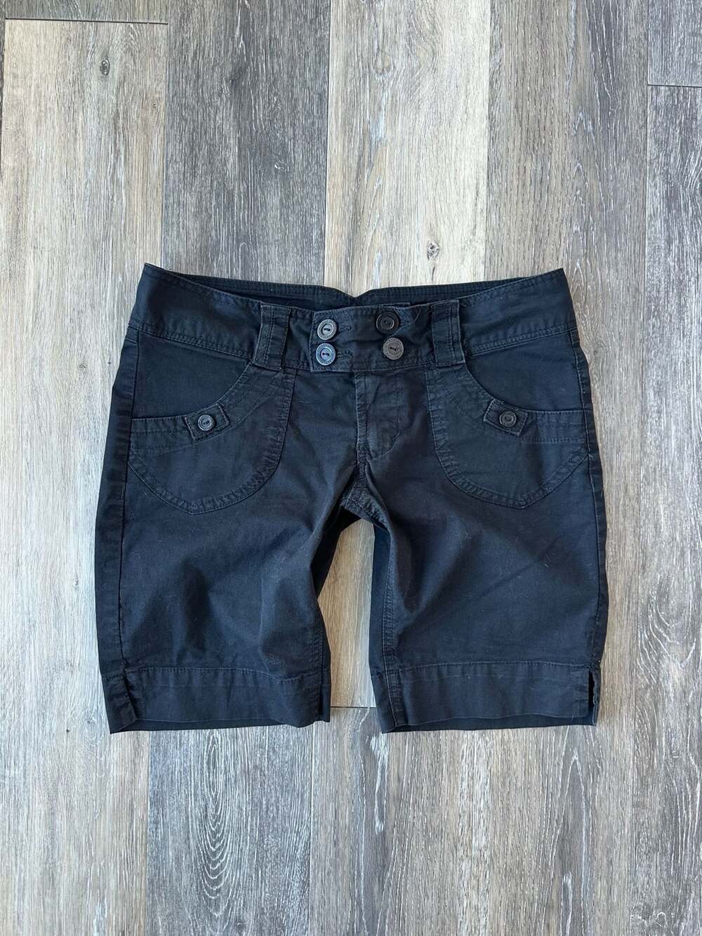 Vintage Y2K Rewind Low Rise Black Cargo Bermuda Shorts Size 7 Waist 31"